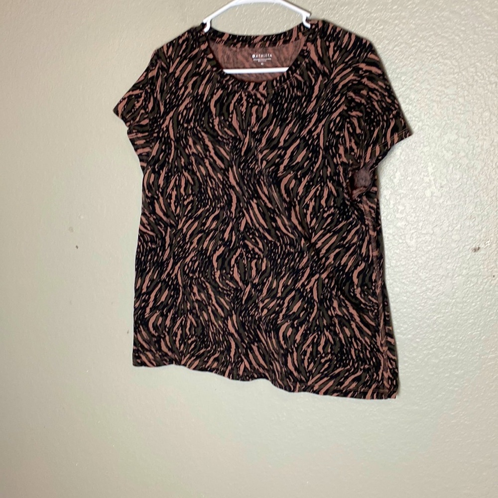 Athleta Black, Gray, and Rose colored Short Sleeve T-Shirt Size X-Large